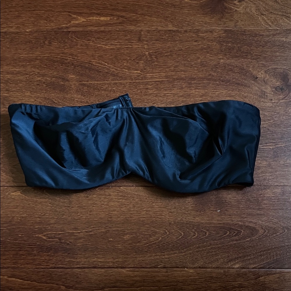 Elegant Black Strapless Bra
